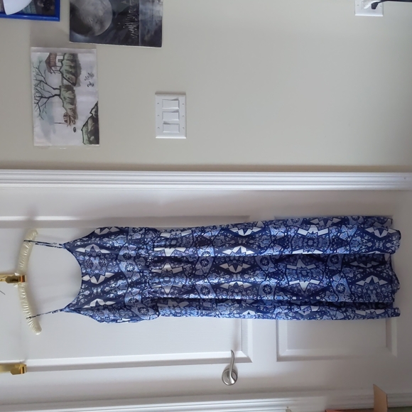 Patterned Maxi Dress - Picture 3 of 6